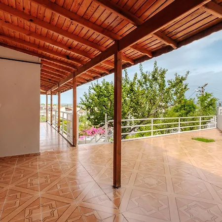 Seaview House W Balcony And Garden In 公寓
