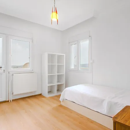 Apartment Seaview House W Balcony And Garden In *